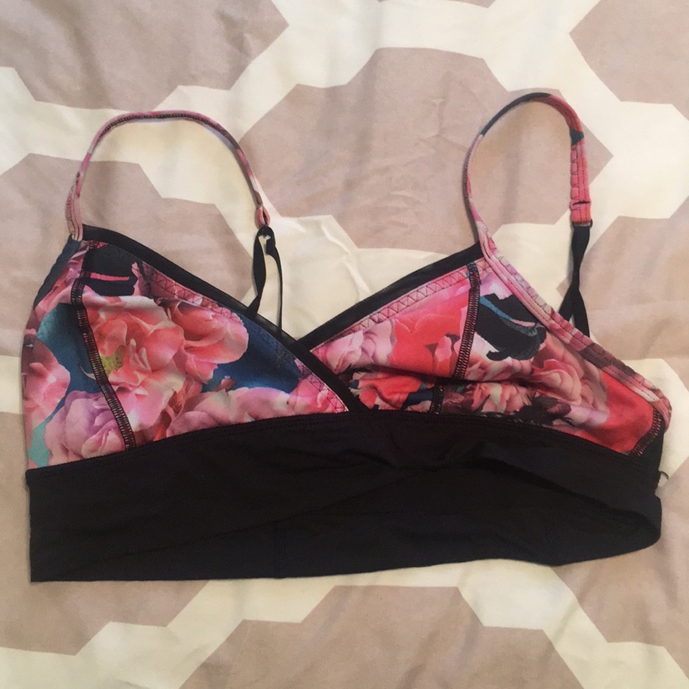 Lululemon sports bra